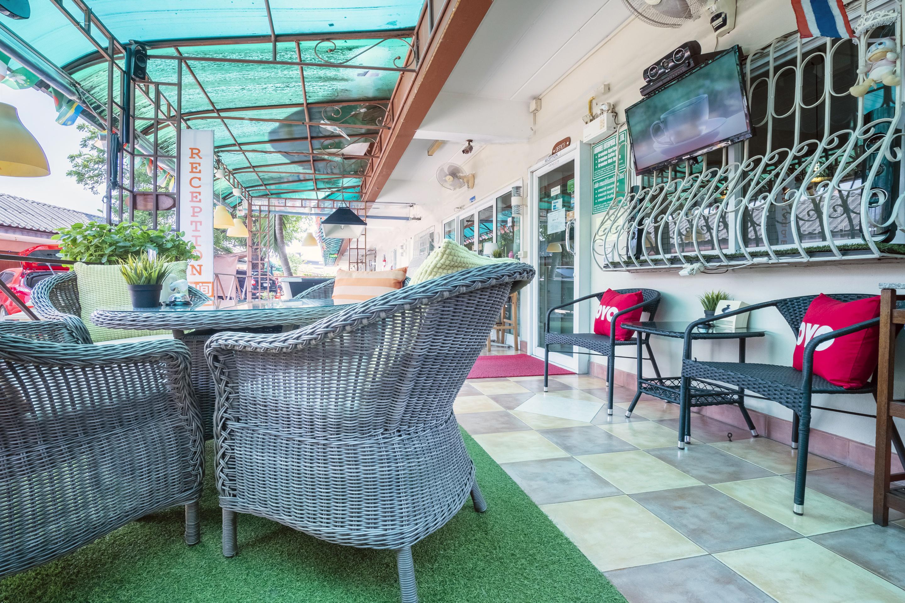 Oyo 838 Aromdee Hotel 2*